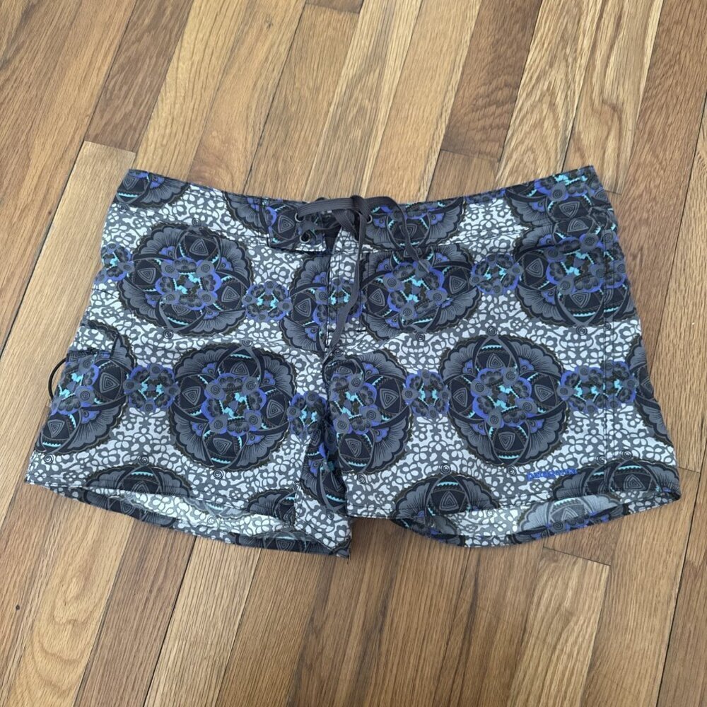 Patagonia Wavefarer Board Shorts Women's Swim Gray Tribal Size 10 - Picture 2 of 5